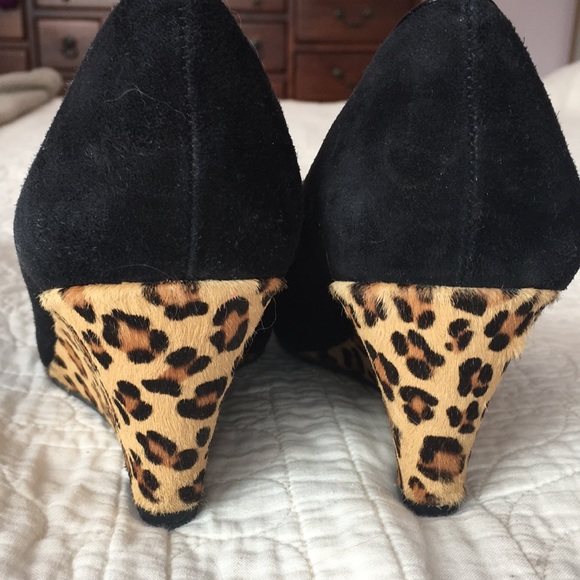 Franco Sarto black suede wedge with leopard heals - Picture 5 of 5